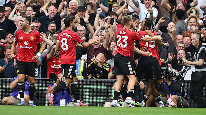 You are currently viewing Man Utd 3-2 Burnley: Fernandes’ Last-Minute Penalty Seals First Premier League Win for Manchester United