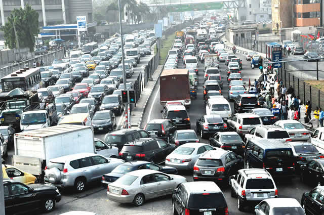 You are currently viewing Fuel scarcity looms as NUPENG and Dangote dispute thickens